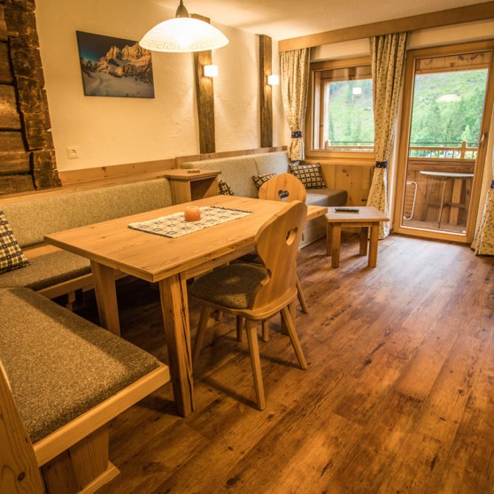 Appartement mit Balkon