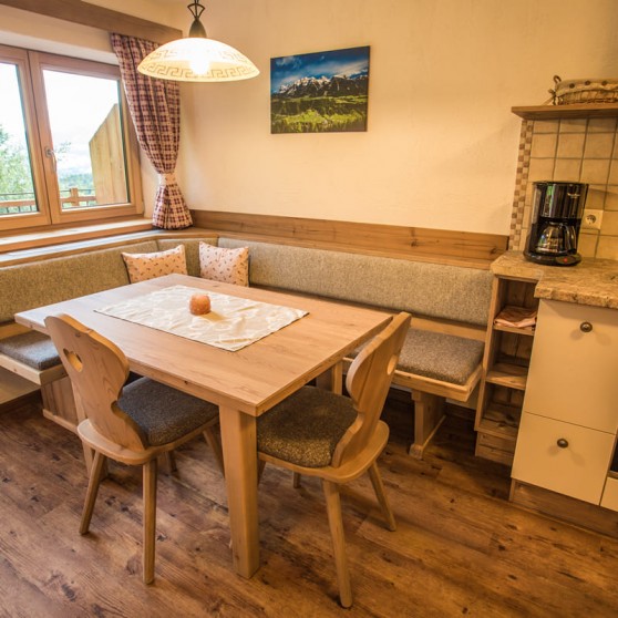 Ferienwohnung mit Esstisch