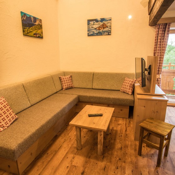 Ferienwohnung mit Wohnraum und Balkon