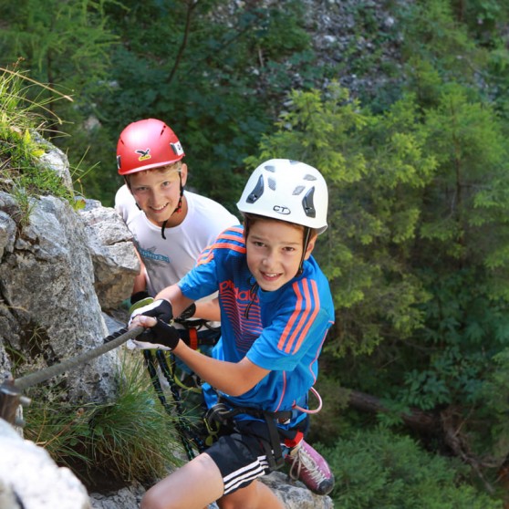 Kinderklettern in der Ramsau © Photo-Austria - Hans-Peter Steiner