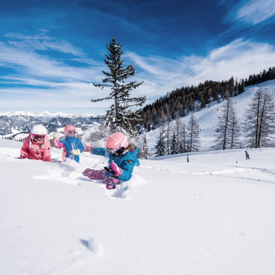 Kinder haben Spaß im Schnee © Ski amade - Schladming-Dachstein Presse